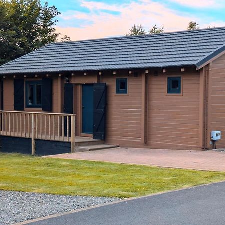 Rustic Lodge Retreat At Riverview Holiday Park Newcastleton エクステリア 写真