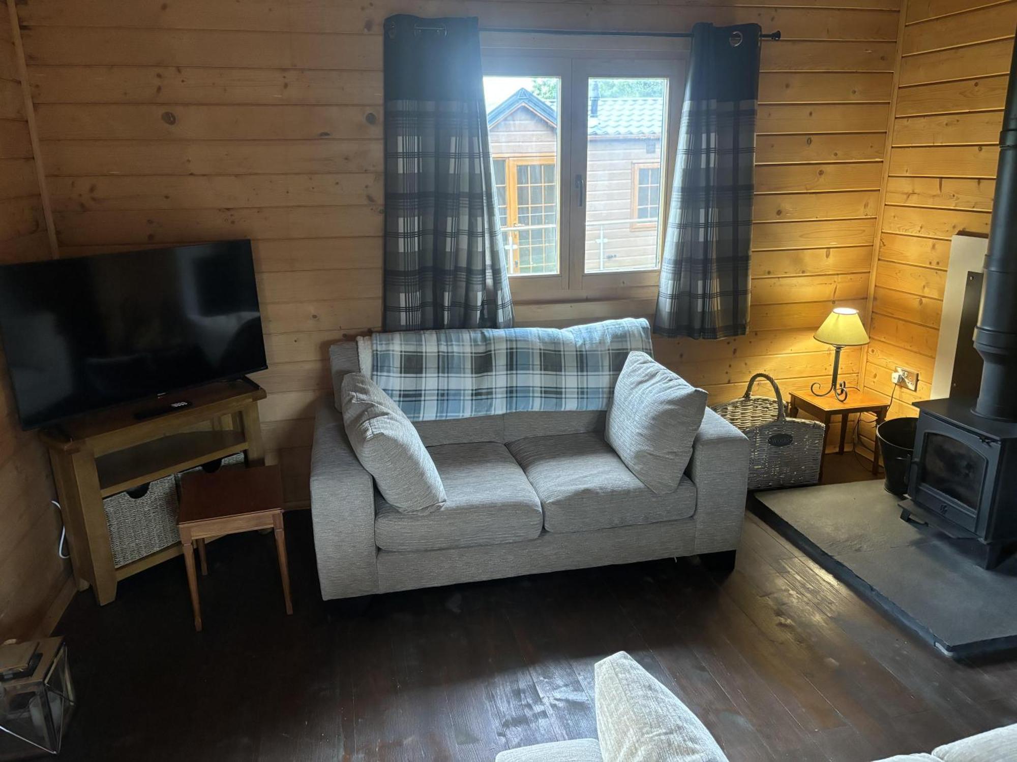Rustic Lodge Retreat At Riverview Holiday Park Newcastleton エクステリア 写真