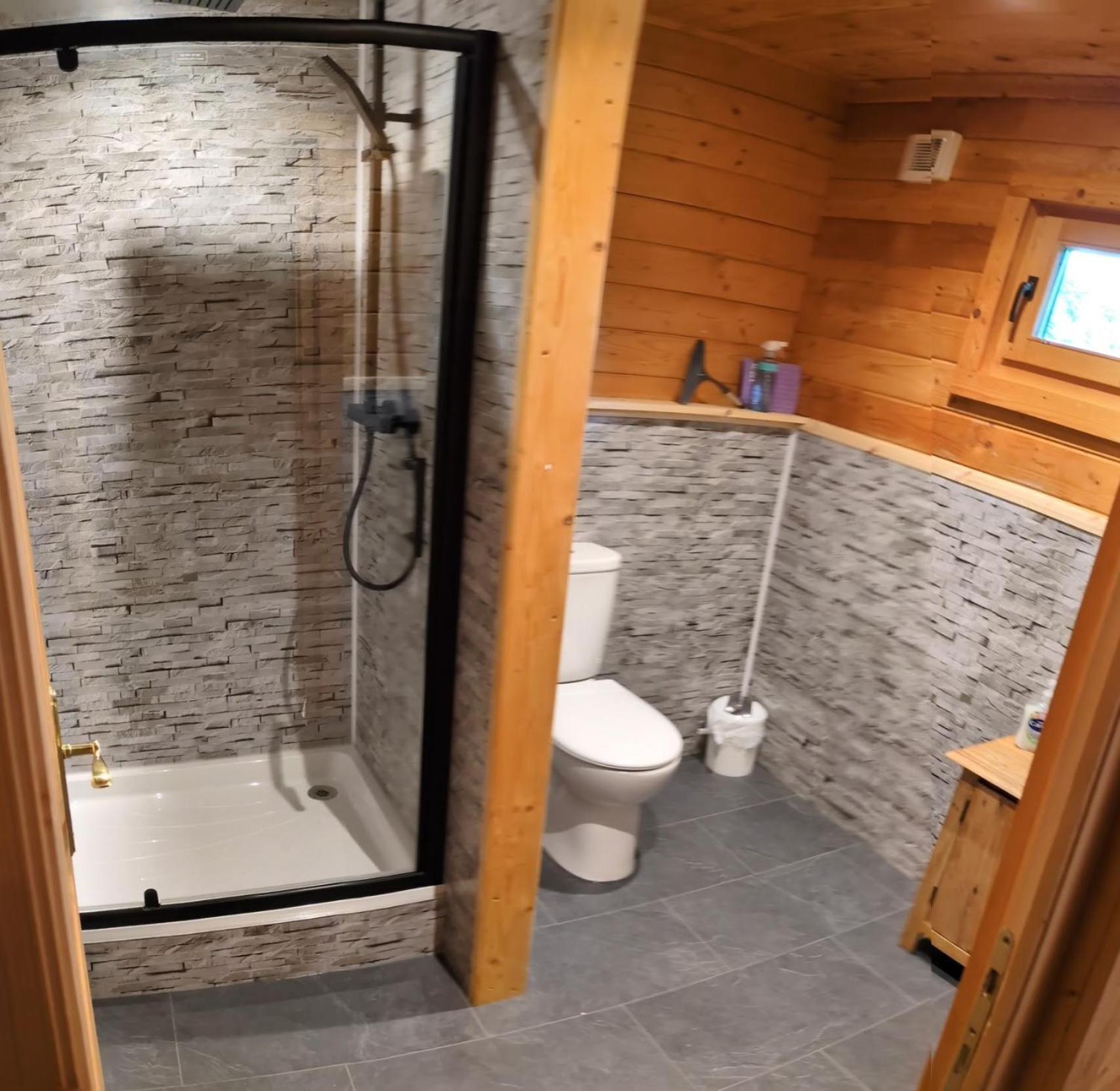 Rustic Lodge Retreat At Riverview Holiday Park Newcastleton エクステリア 写真