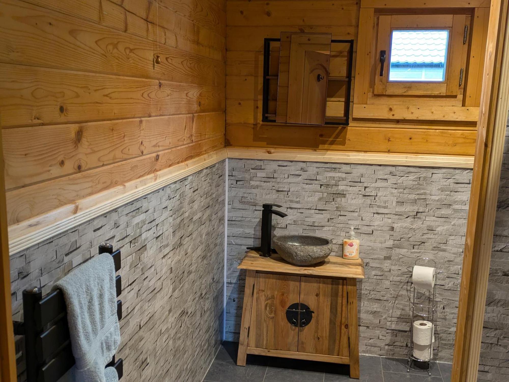 Rustic Lodge Retreat At Riverview Holiday Park Newcastleton エクステリア 写真