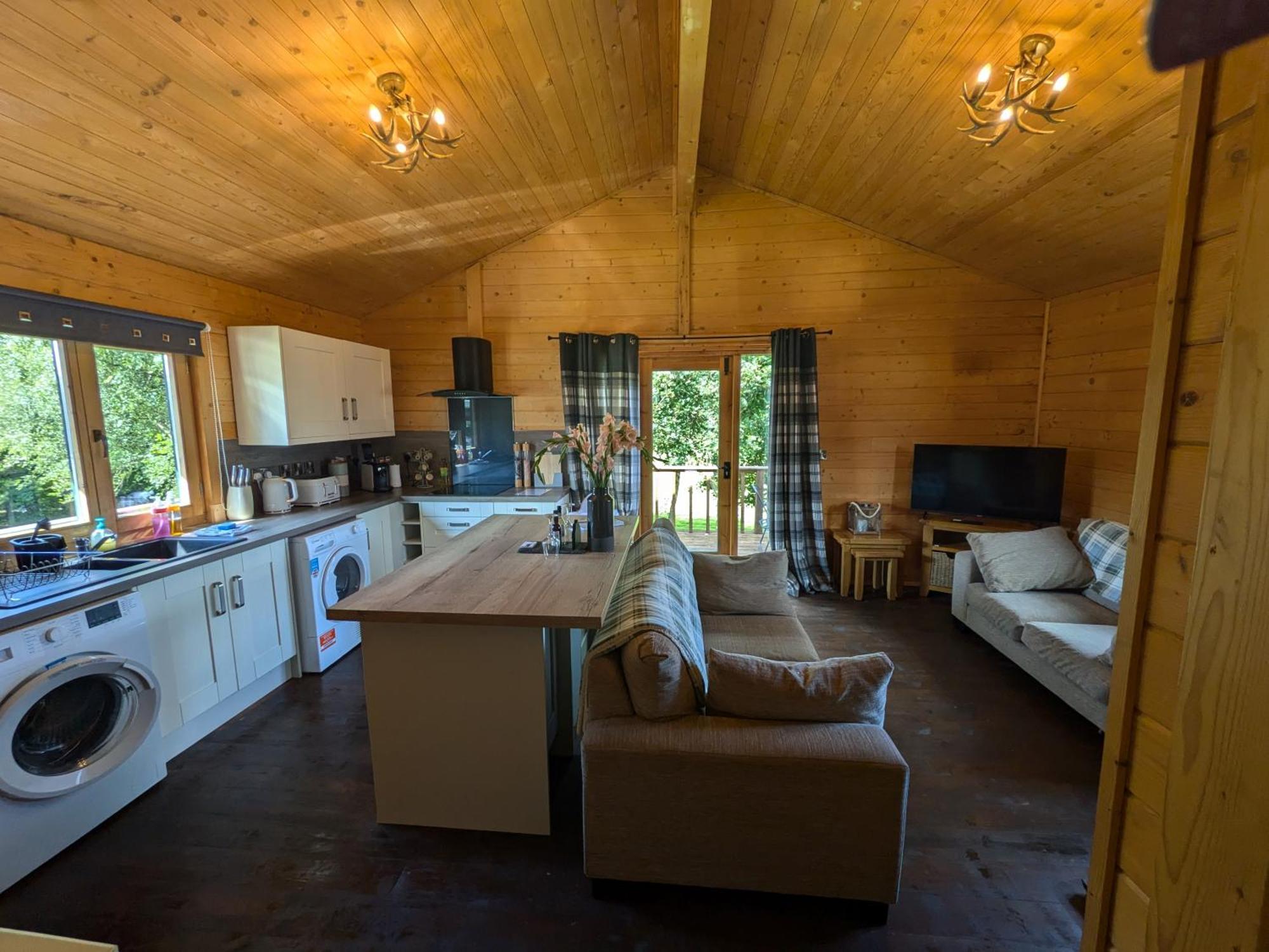 Rustic Lodge Retreat At Riverview Holiday Park Newcastleton エクステリア 写真